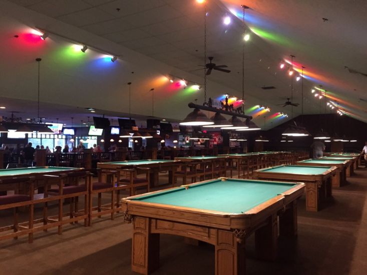 Maxamillians Billiards - Photo 2